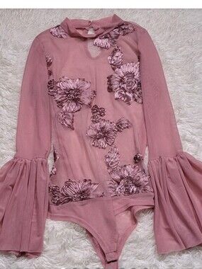 🌸 Haute Monde Sheer Mesh Floral Appliqué Bell Sleeve Bodysuit 🌸